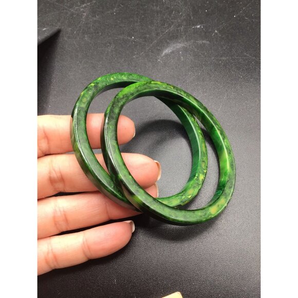 Vintage Bakelite Bangles Set of 2 Marbled Moss Green Squared Edges Design - Picture 3 of 7